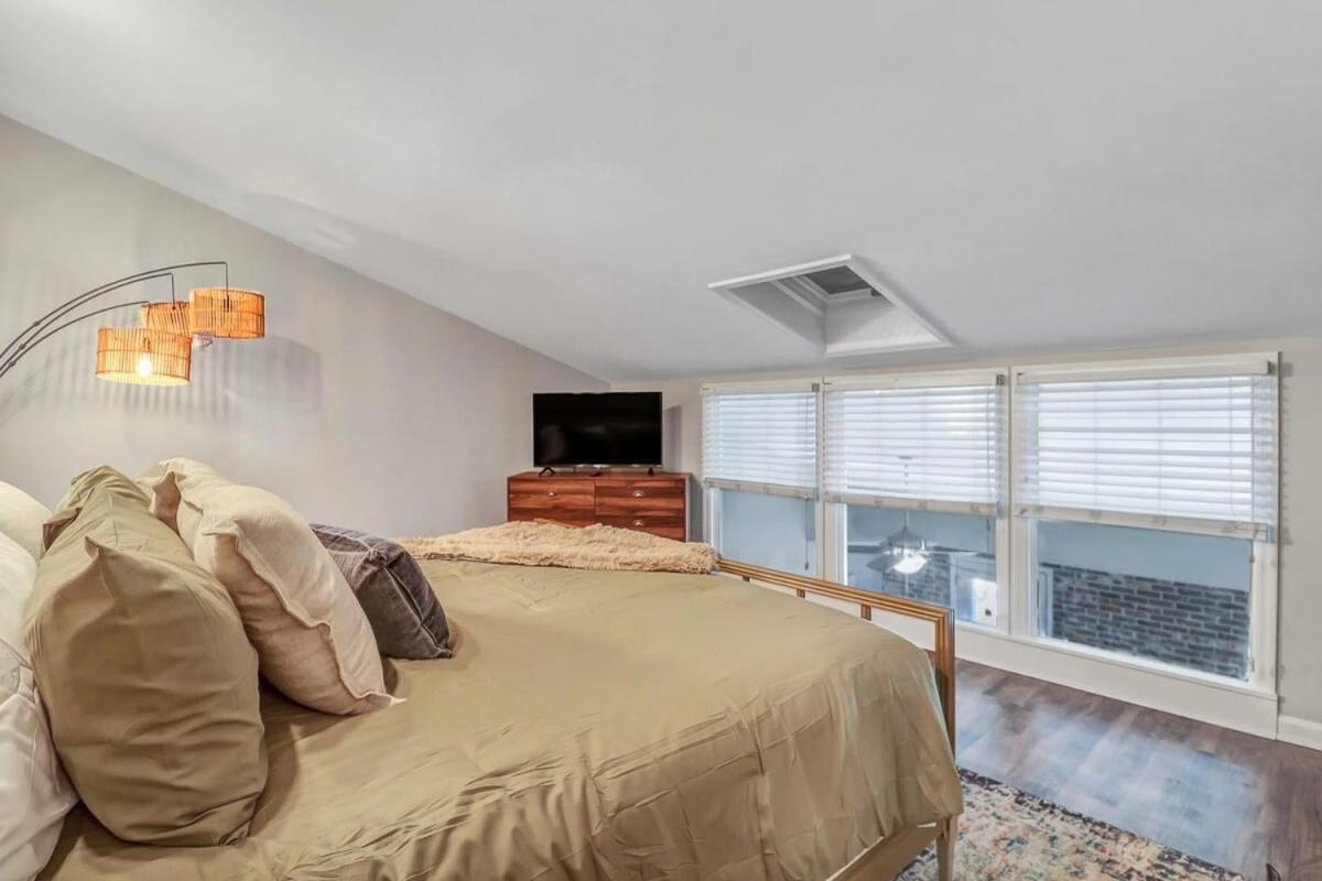 Eagle'S Landing Loft-Downtown Above Bull & Barrel Apartment Стейтсбъро Екстериор снимка
