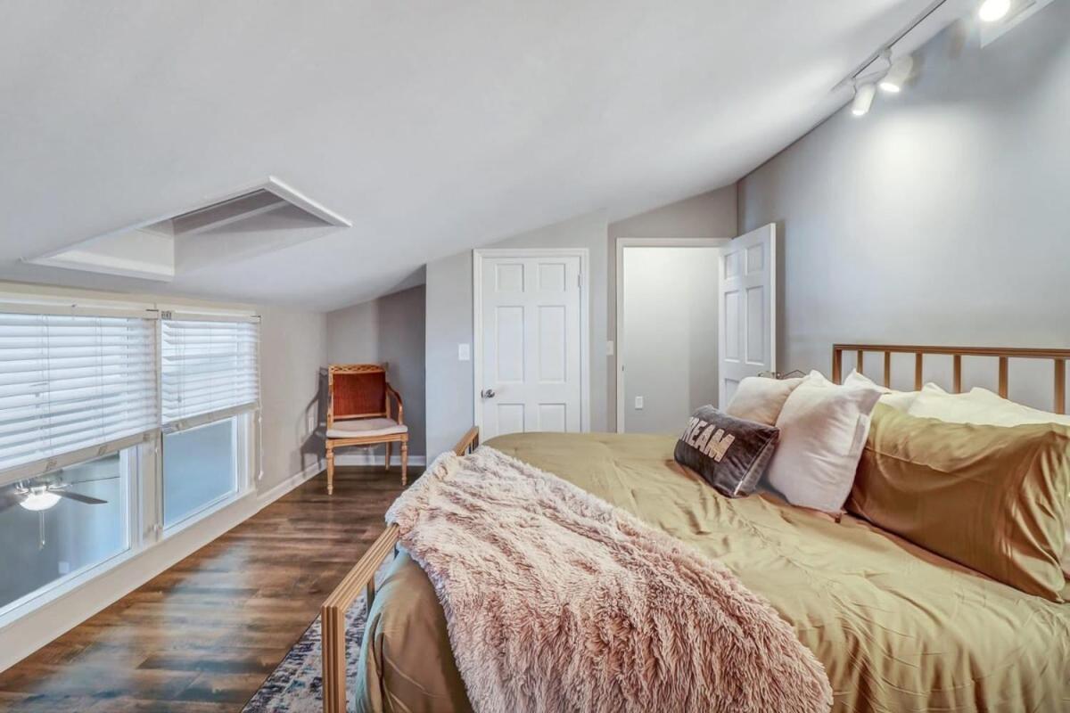 Eagle'S Landing Loft-Downtown Above Bull & Barrel Apartment Стейтсбъро Екстериор снимка