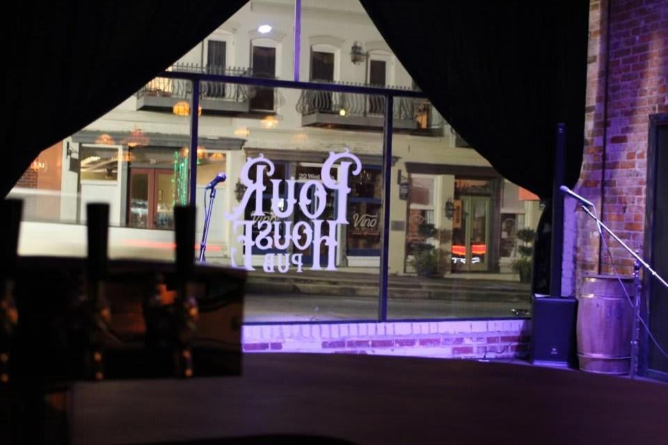 Eagle'S Landing Loft-Downtown Above Bull & Barrel Apartment Стейтсбъро Екстериор снимка