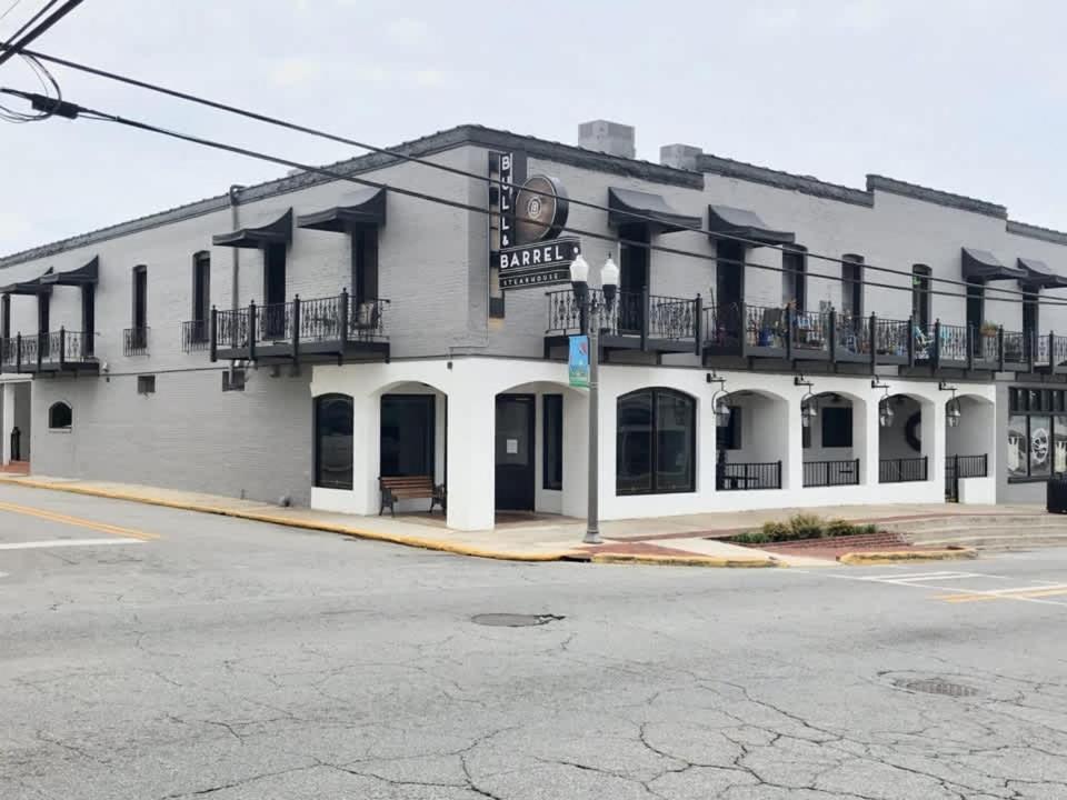 Eagle'S Landing Loft-Downtown Above Bull & Barrel Apartment Стейтсбъро Екстериор снимка